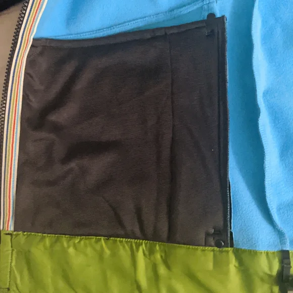 Under Armour women's snowboard jacket - Picture 11 of 17